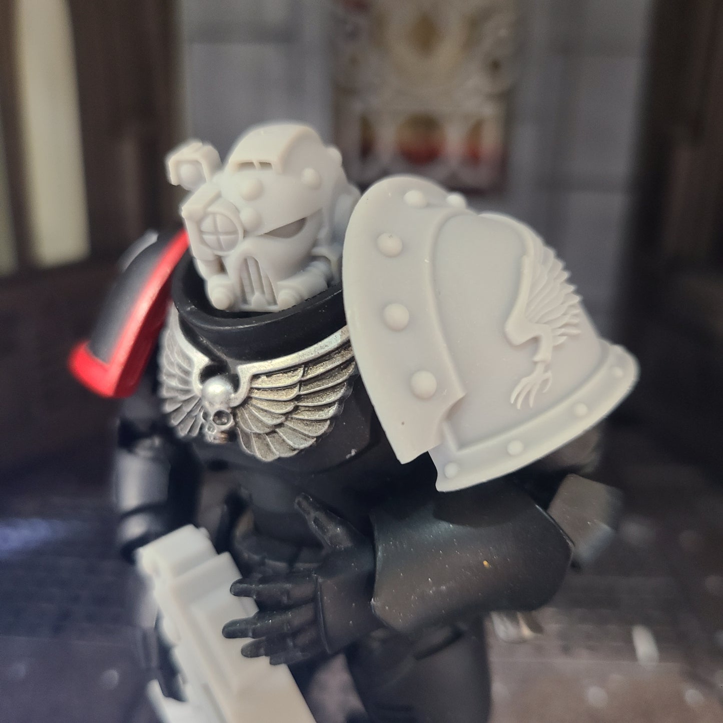 Emperor’s Children Legion MKIII Shoulder Pad with Double Rivets Compatible with JoyToy Space Marine Action Figures by 18th Scale Armory