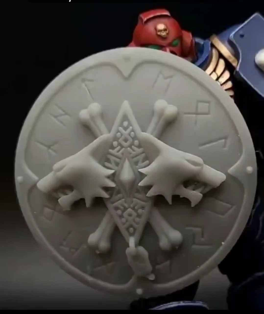 Space Wolf  Double Wolf Round Shield with Runes for JoyToy Grimdark Battle Brother