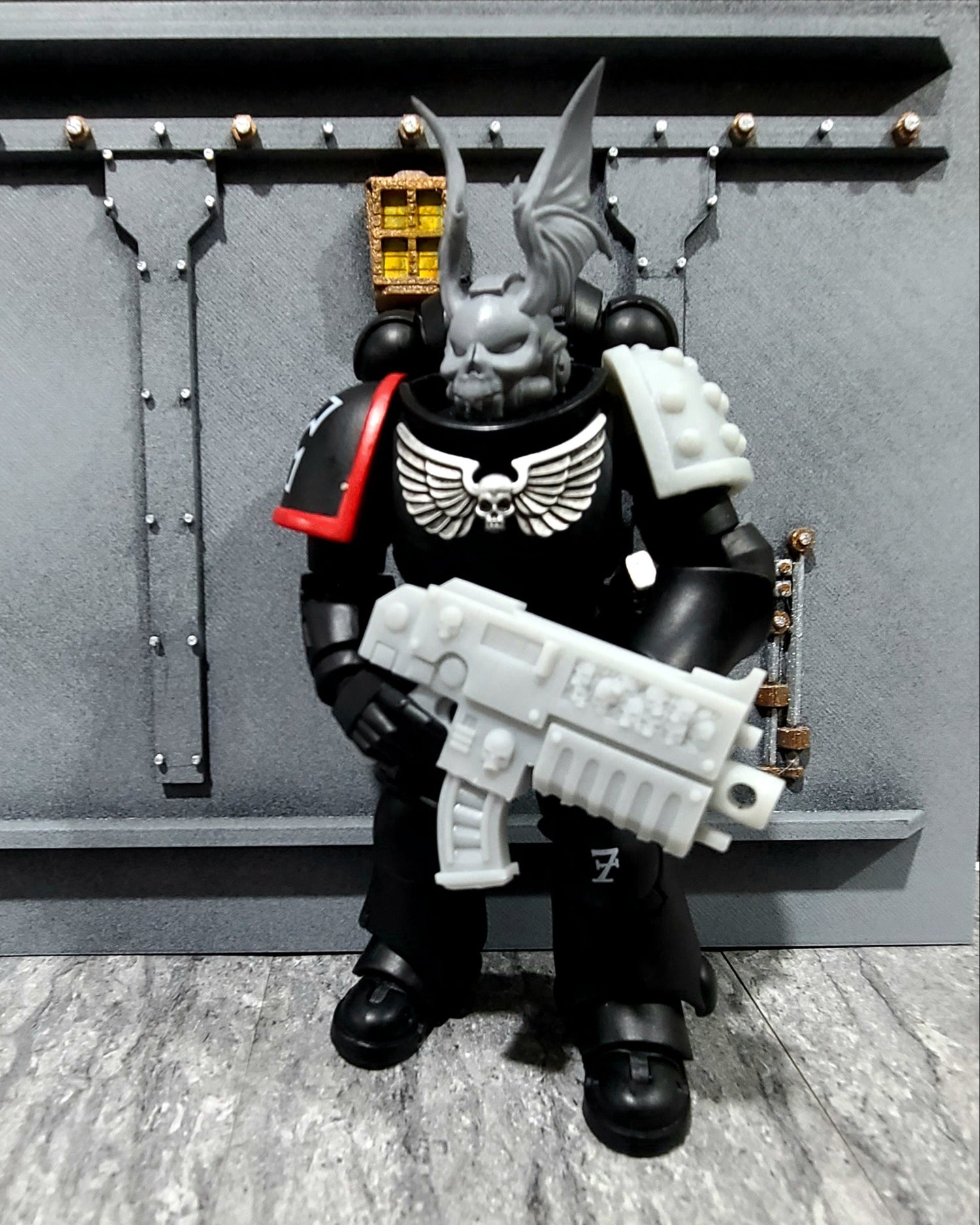 Custom Night Lords Artificer Wrought Helmet with Skull & Gargoyle Wingsis Compatible with JoyToy Space Marine 1:18 Scale Action Figures by 18th Scale Armory