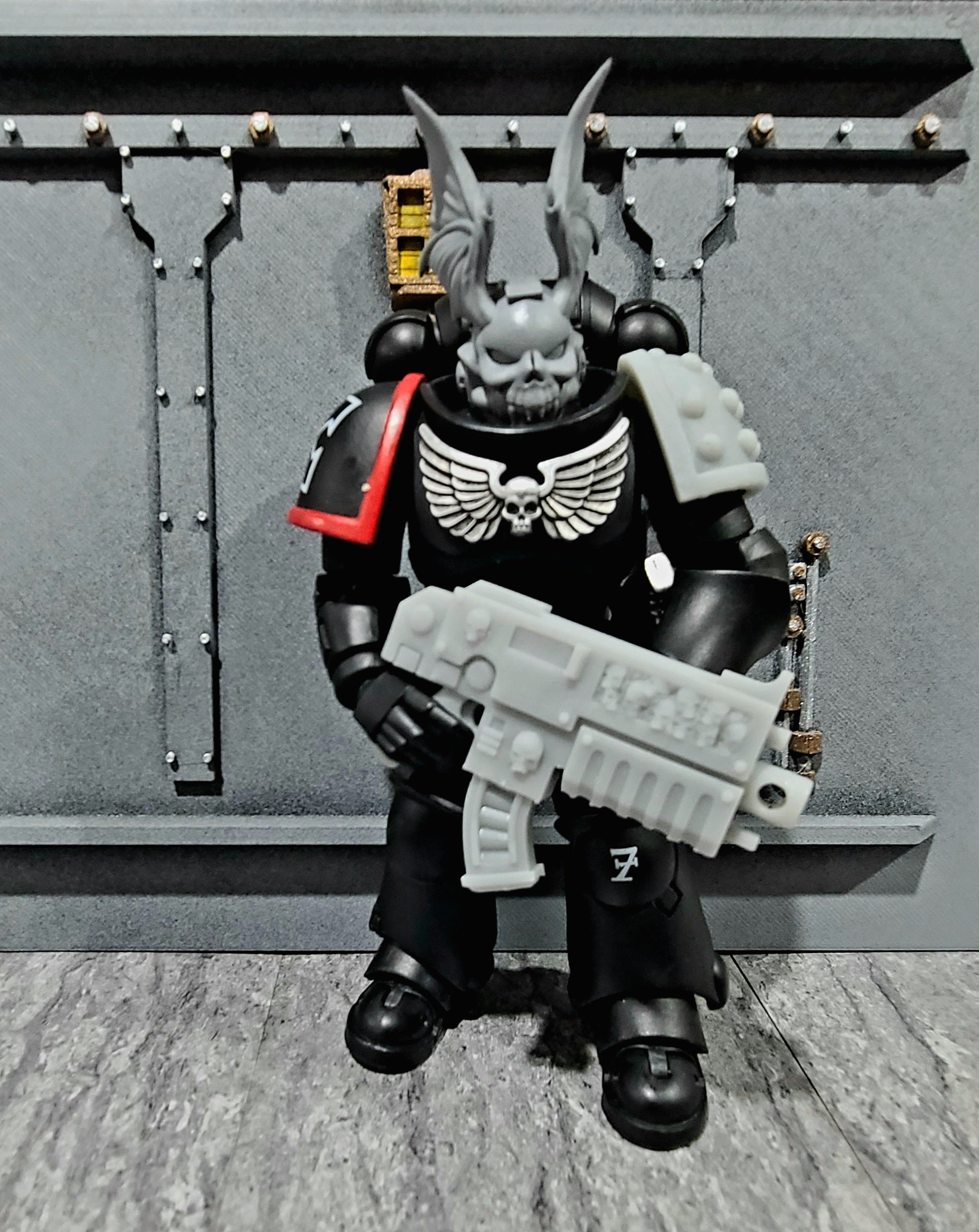 Custom Night Lords Artificer Wrought Helmet with Skull & Gargoyle Wingsis Compatible with JoyToy Space Marine 1:18 Scale Action Figures by 18th Scale Armory with extra bits