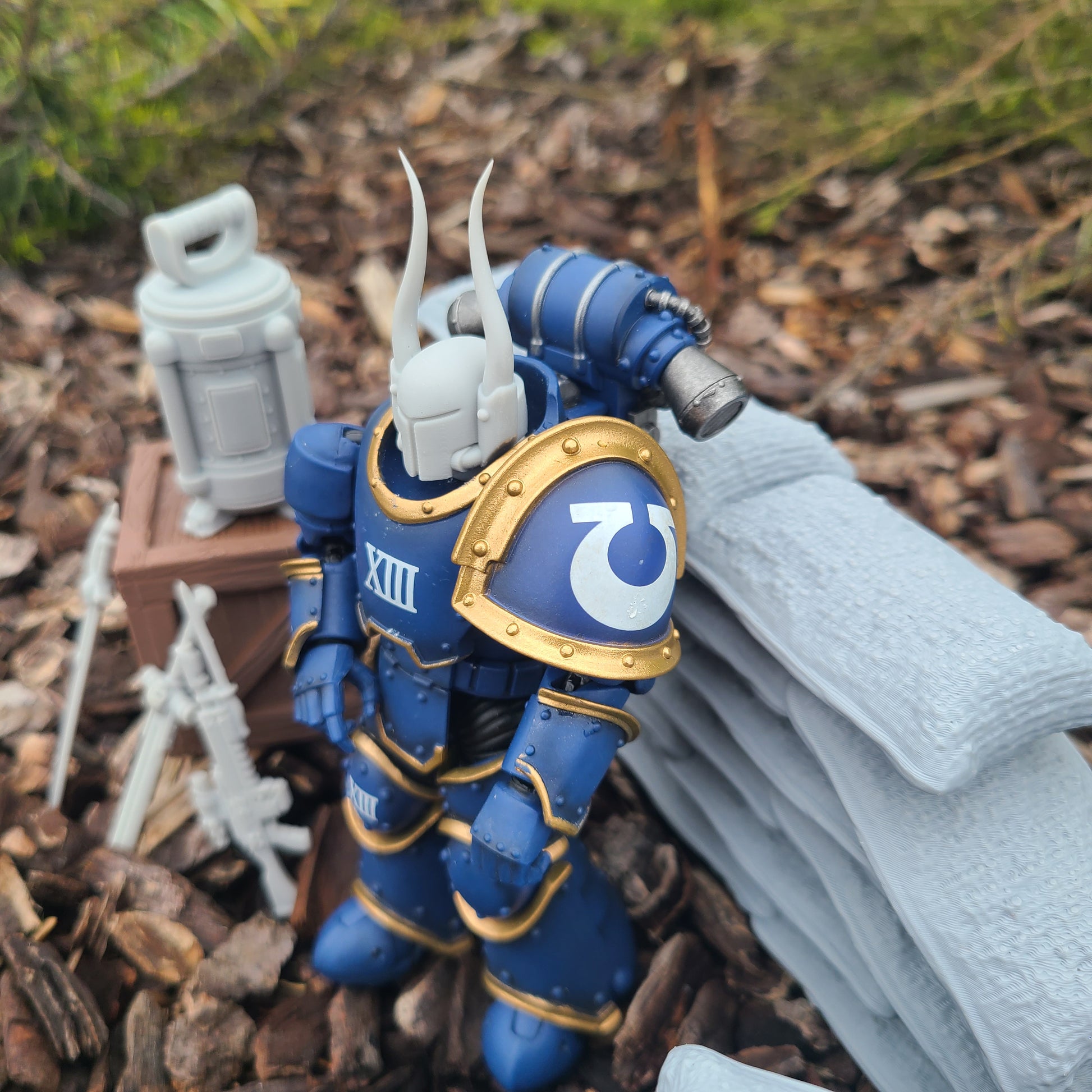 Crusader Helmet with Horns Helmet for JoyToy Chaos Space Marine Action Figures 1:18th Scale Custom Head Swap
