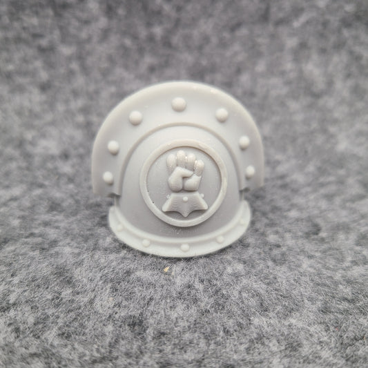 Monarch Fists Legion MKIII Shoulder Pad Ver 12 for JoyToy Loyalist Marine Action Figures Custom 1:18th Scale Pauldron