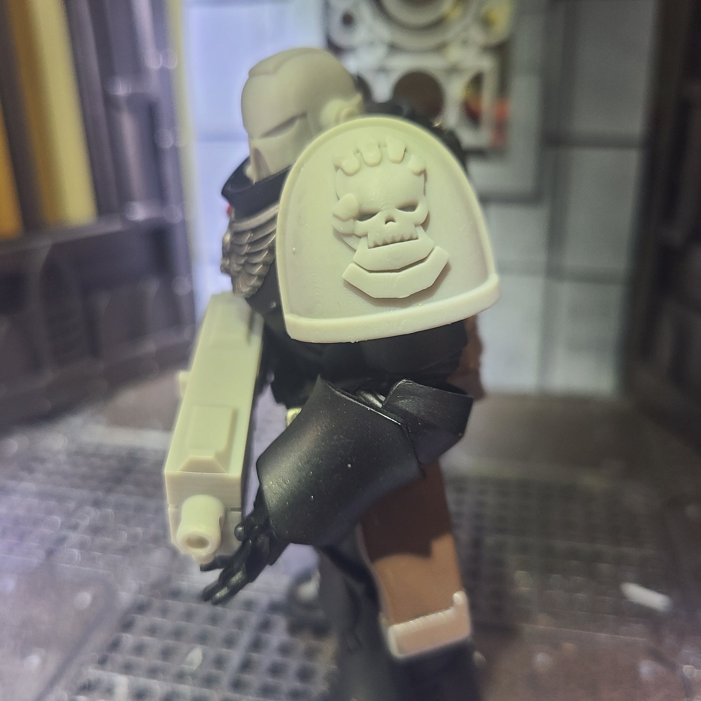Retributors Chapter MK IV Shoulder Pad for JoyToy Loyalist Marine Action Figures Custom 1:18th Scale Pauldron