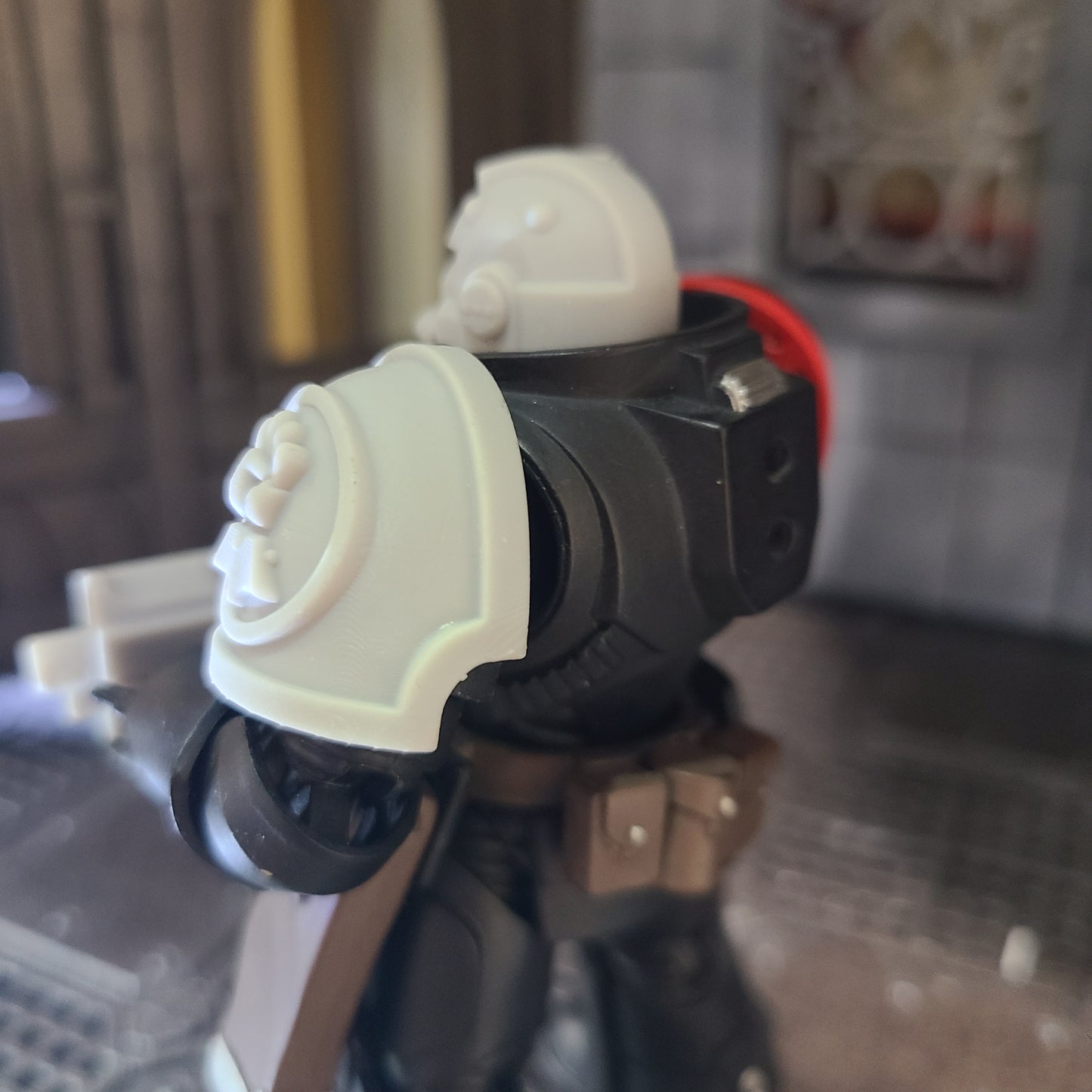 Imperial Fists Notched Shoulder Pad Mark X compatible with JoyToy Reiver Space Marine Action Figures 1:18th Scale