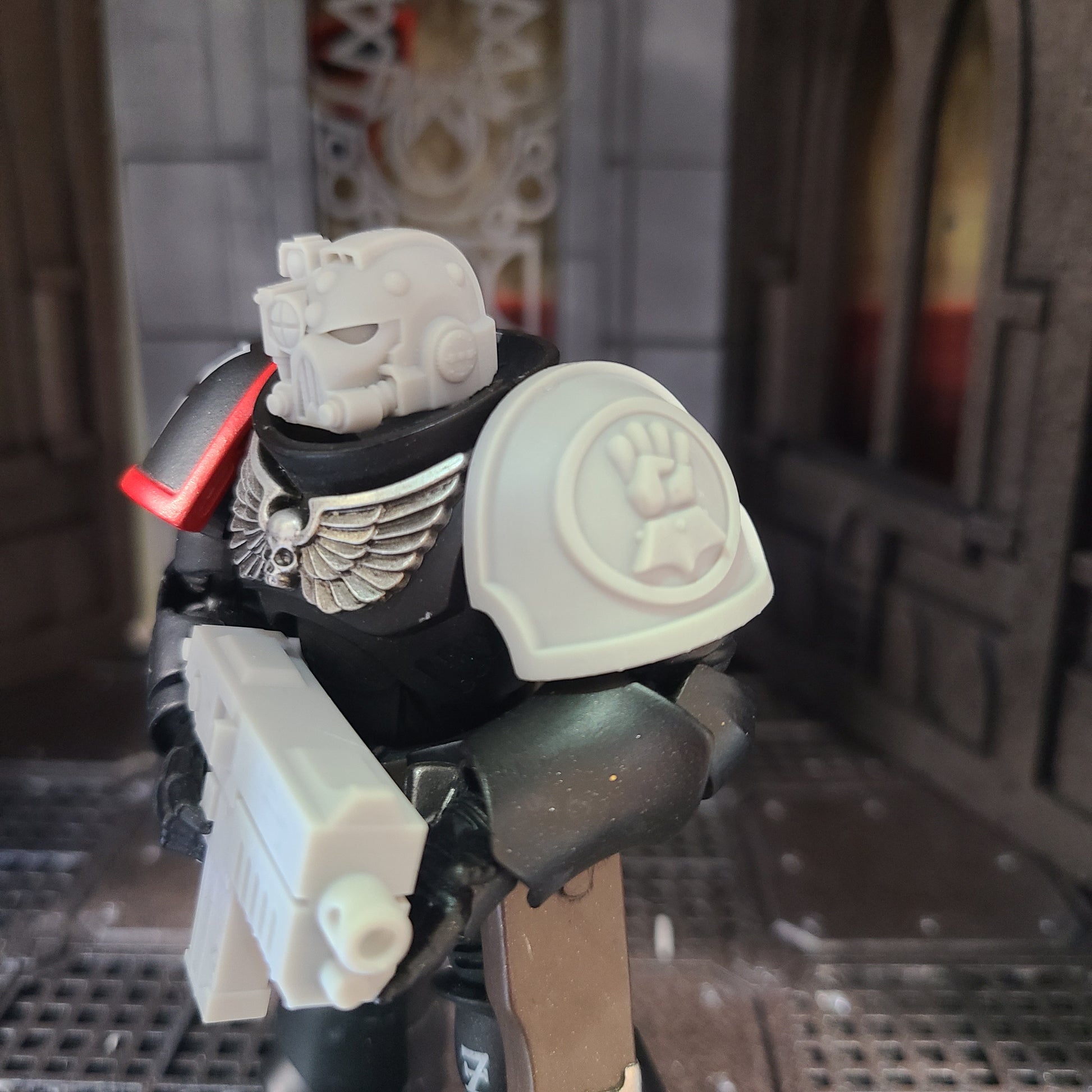 Imperial Fists Notched Shoulder Pad Mark X compatible with JoyToy Reiver Space Marine Action Figures 1:18th Scale