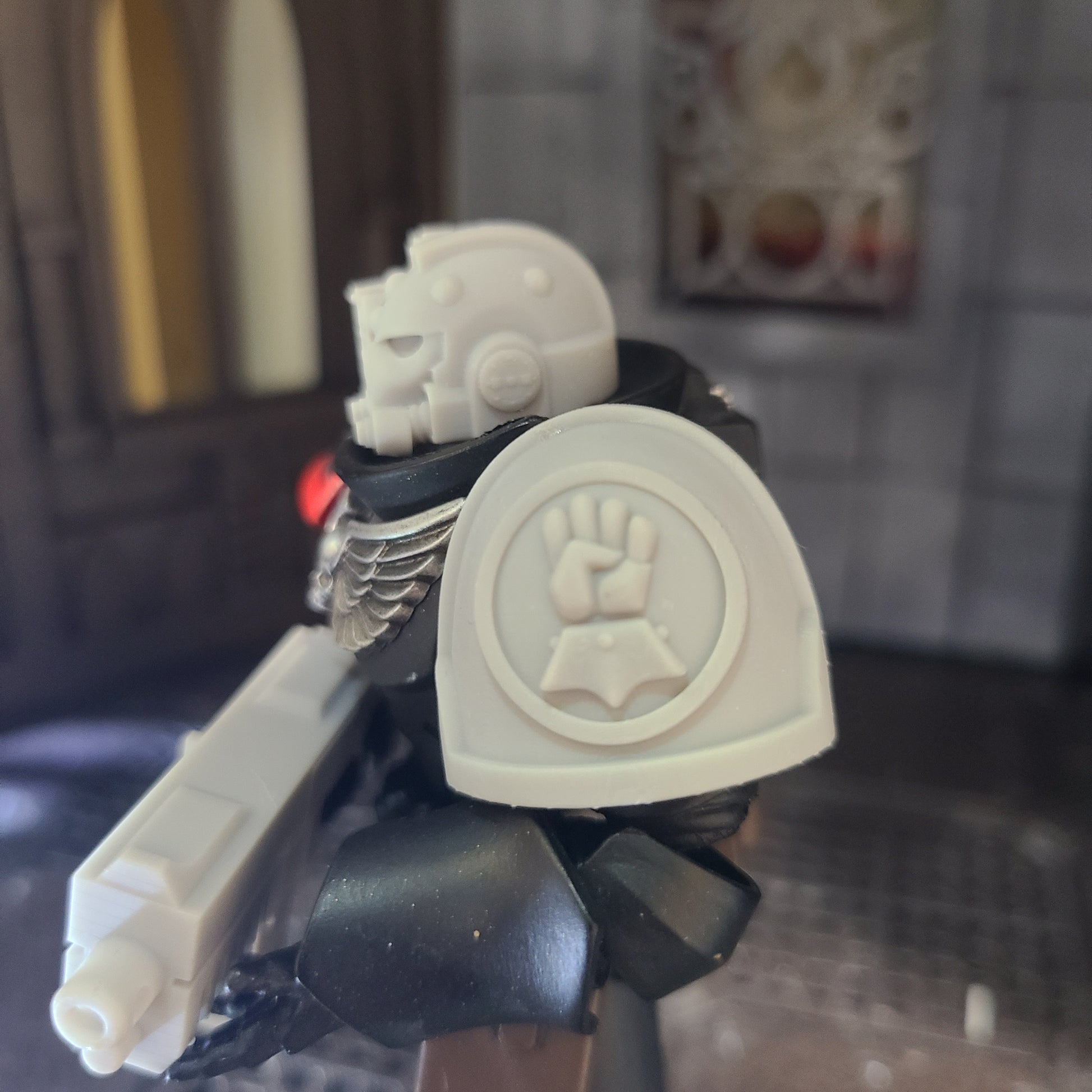 Imperial Fists Notched Shoulder Pad Mark X compatible with JoyToy Reiver Space Marine Action Figures 1:18th Scale