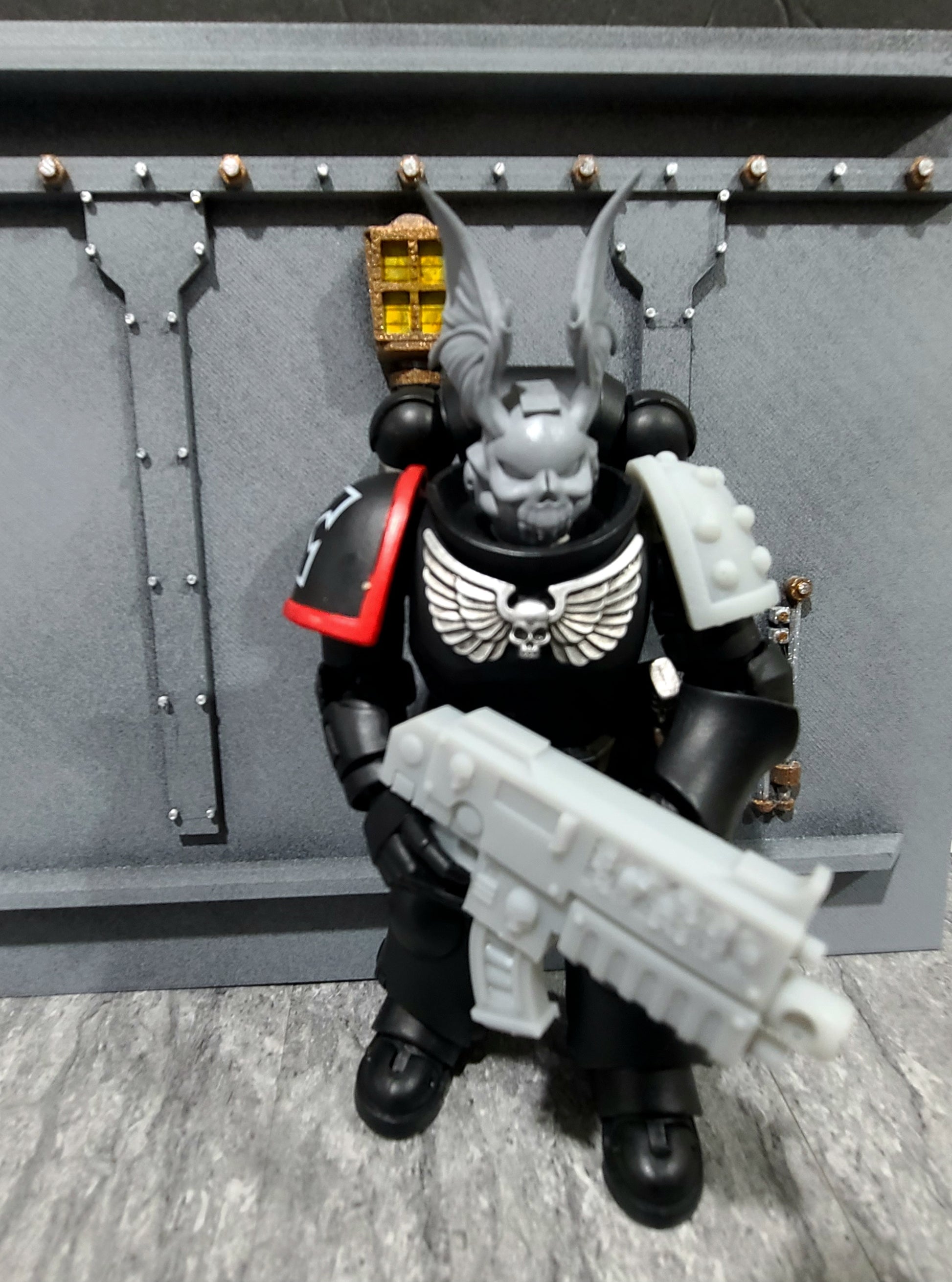 Custom Night Lords Artificer Wrought Helmet with Skull & Gargoyle Wingsis Compatible with JoyToy Space Marine 1:18 Scale Action Figures by 18th Scale Armory