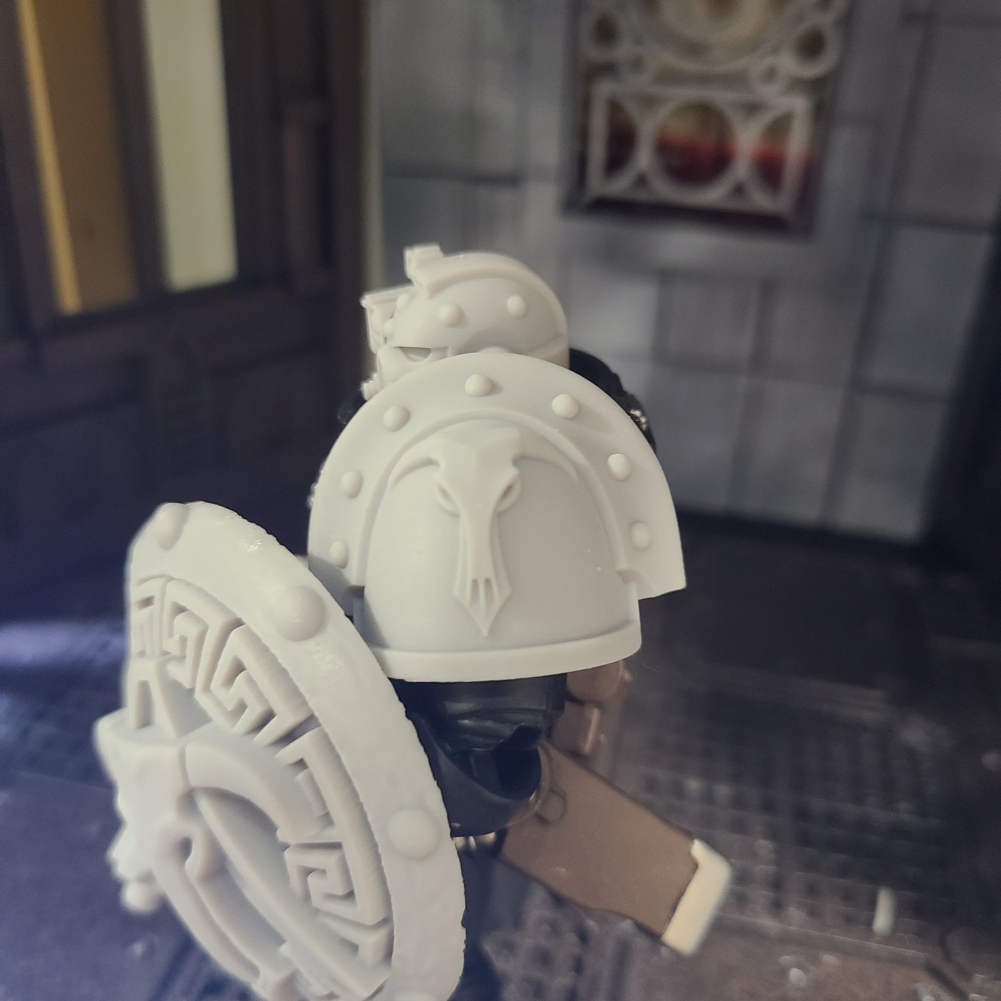 Minotaurs Chapter Round Spartan Shield with Blazons for JoyToy Grimdark Marine Action Figure Ancients