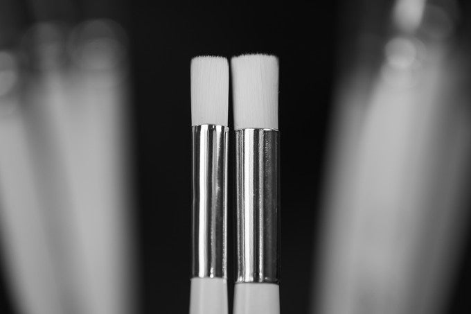 Two white Ghost Drybrushes