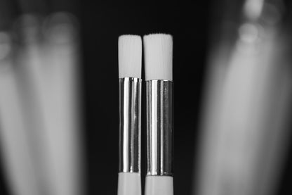 Two white Ghost Drybrushes