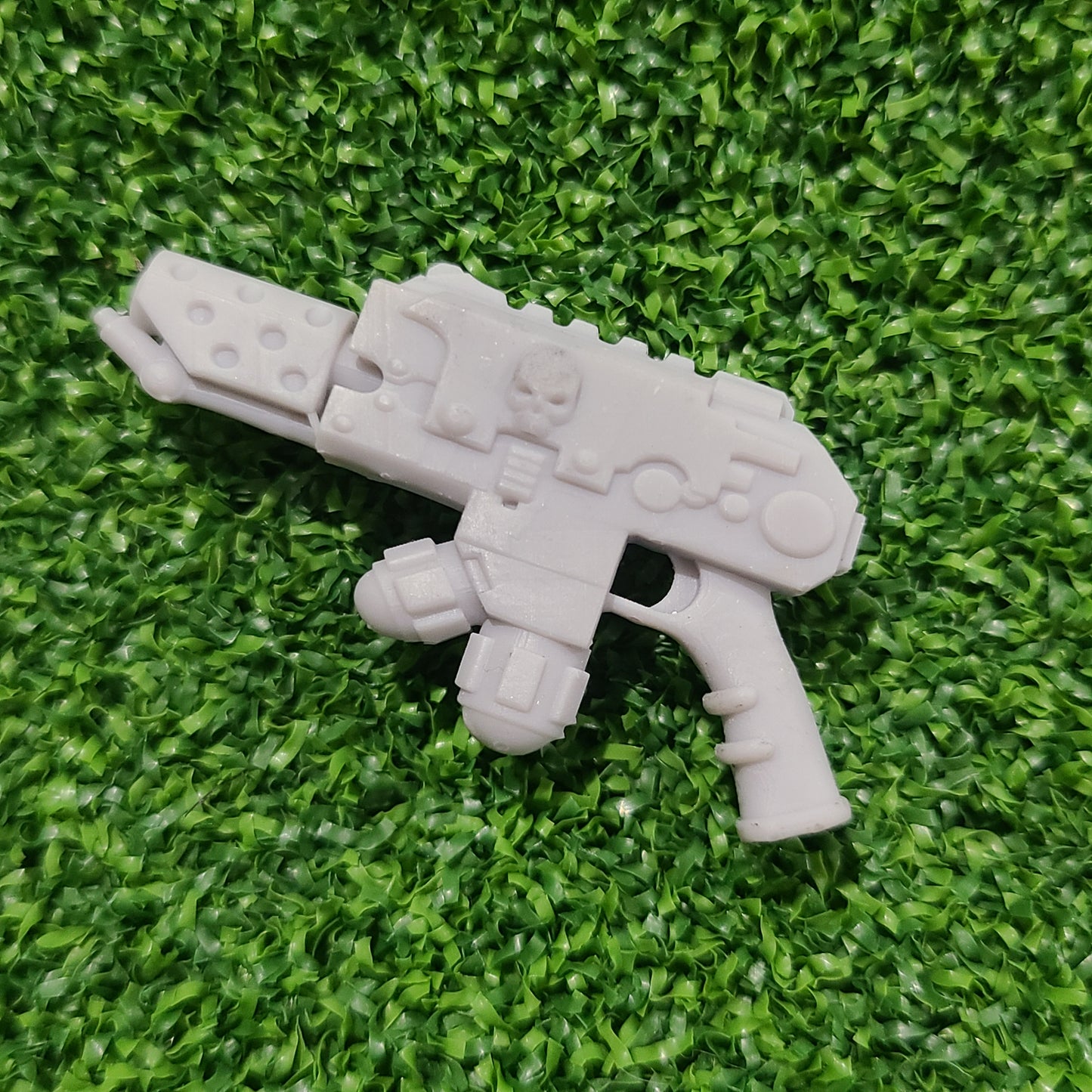 Abyssal Shark Warrior Order flamer Pyre-Gun with shark tooth and skull compatible with JoyToy 1:18 scale armored action figures