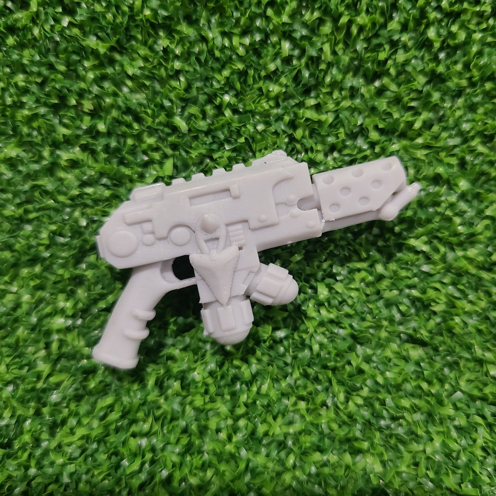 Abyssal Shark Warrior Order flamer Pyre-Gun with shark tooth and skull compatible with JoyToy 1:18 scale armored action figures